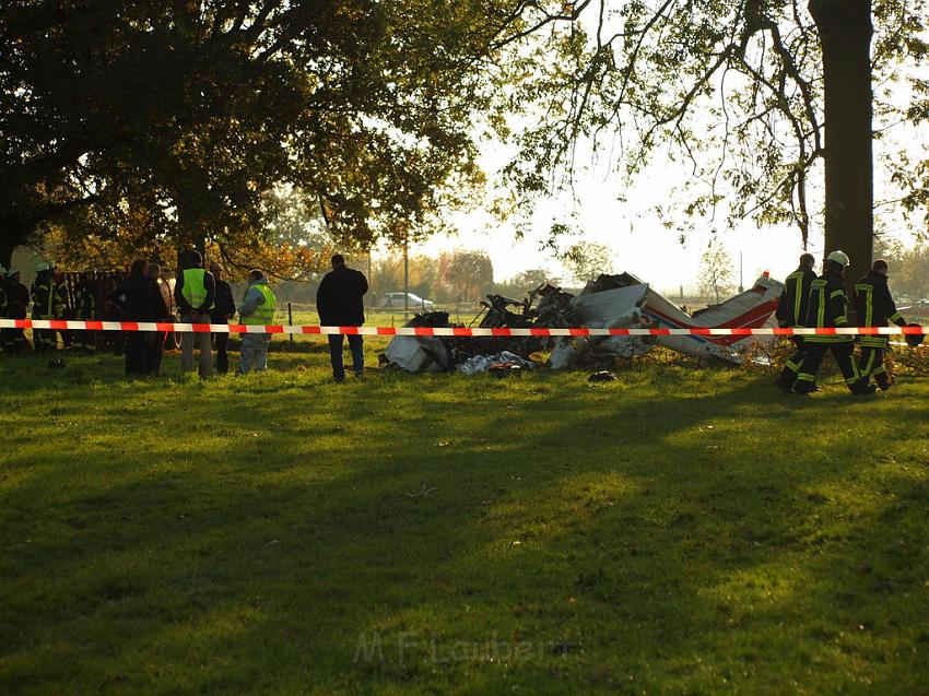 Kleinflugzeug abgestuerzt Sankt Augustin Meindorf P082.JPG